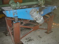 Small vibrating conveyor 2470 mm x 500 mm MOGENSEN